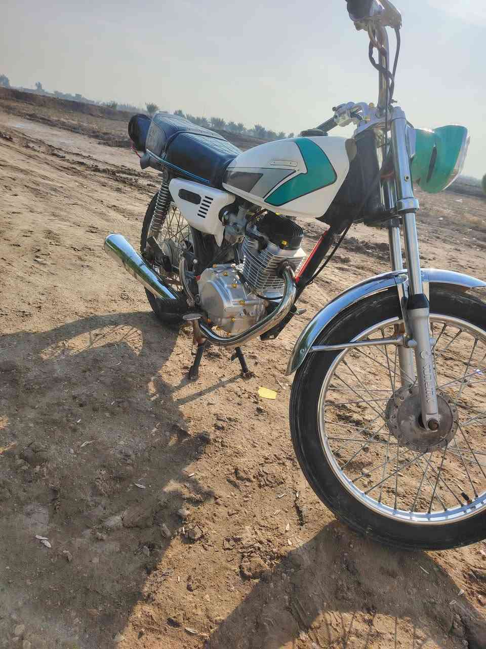 السلام عليكم دراجه للبيع كلك كلك محرك موديل 24 تايگر  والشاصي نامه 17 دراجه احله من الصوره السعر 425 وبيه مجال مو شراي لا تكسر بالسعر اتصال على الرقم *********** موجود خاص
