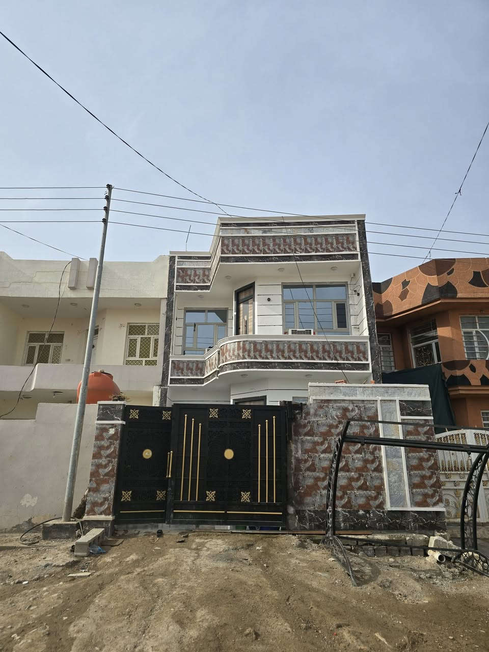 سلام عليكم بيت طابو صرف بسمي
لموقع باب درب مننطقت ل  14 قريب عل شارع لعام ثاني قطعه عل شارع لعام بيت بناء حديث مساحه لبيت  125 متر واجهيا 6 ونص 
للستفسار اكثر اتصل  ***********
