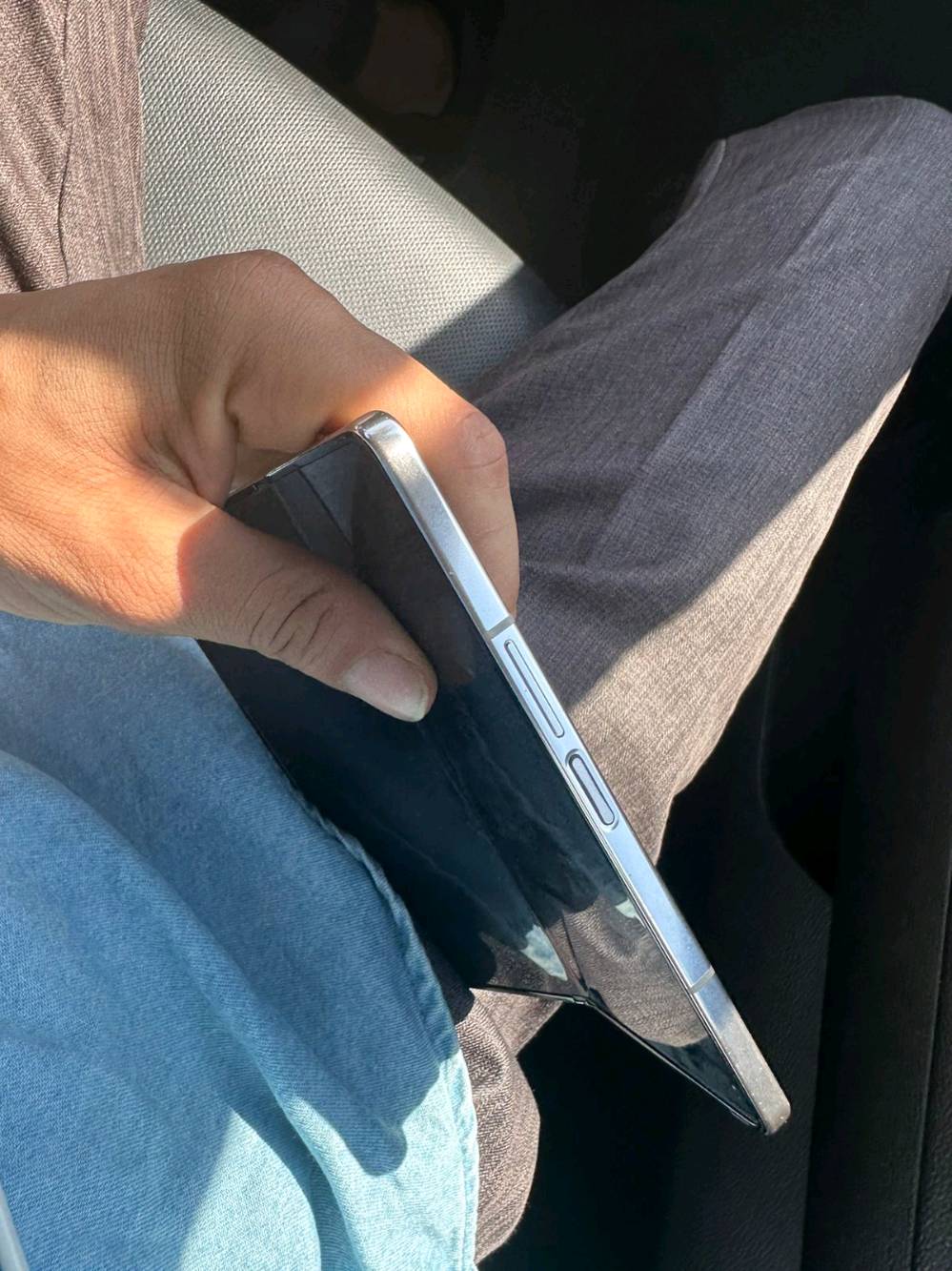 Samsung Galaxy Z Fold4جهاز مكفول من كلشي ذاكره 256بس مشكلته لشاشه لكبيره ل
ما تنفتح كلش تقريبن تنفتح 95بل 100رايده بيع او مراوس قفل 450