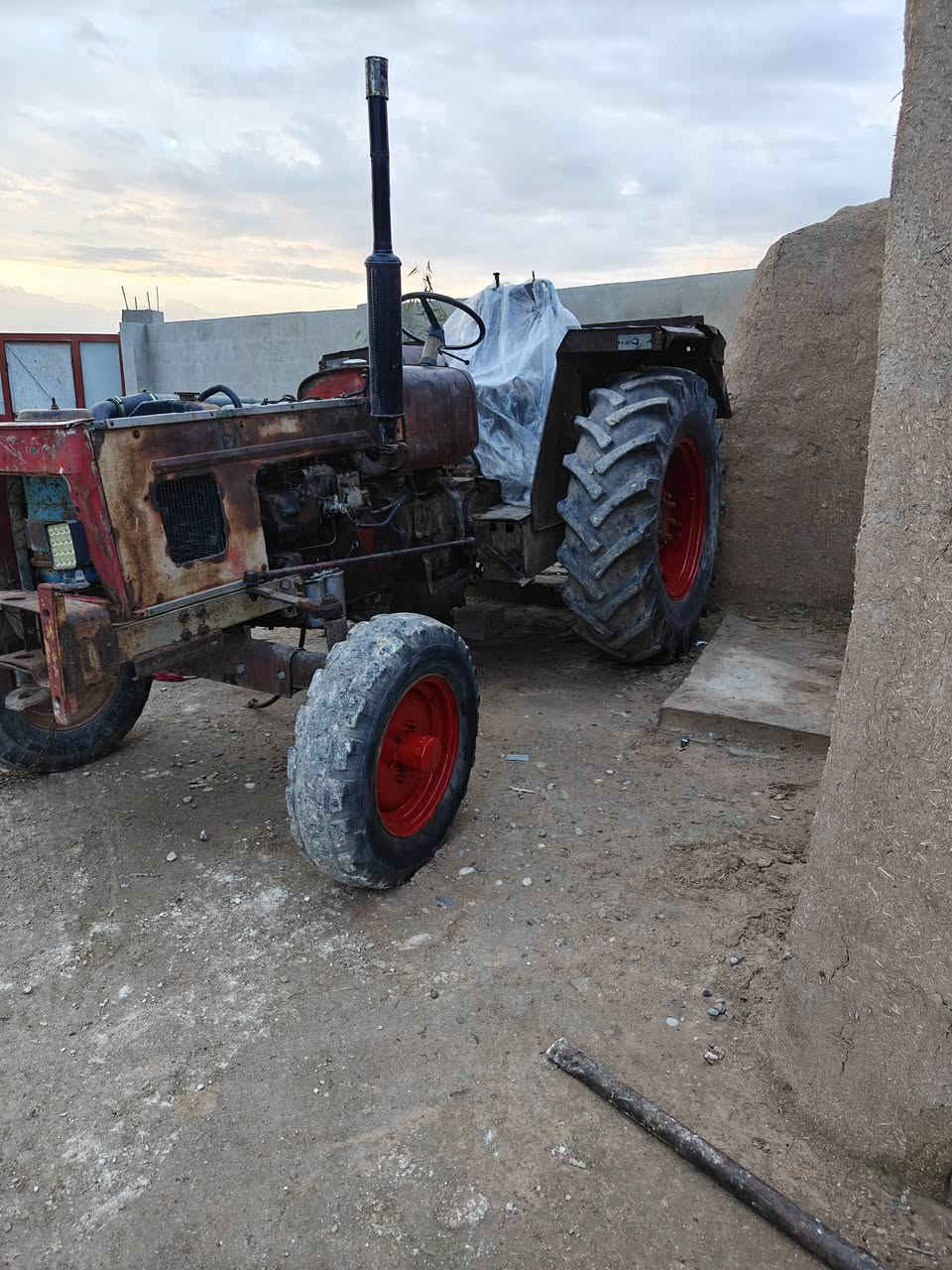 عنتر 71 موديل 88 بدون للبيع المكان 
جنوب الموصل مكلف بالنشر 
*********** الرقم بي واتساب
