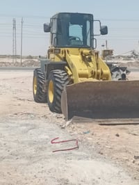 شفل كوماتسو • حجم ١٠٠ • مكينه ٦ سلندر