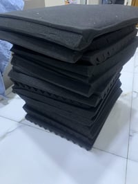 عوازل صوت اسفنج قياس 40*40  عددهم 95 قطعة  70 اسود 25 بنفسجي  سعرهن 60...
