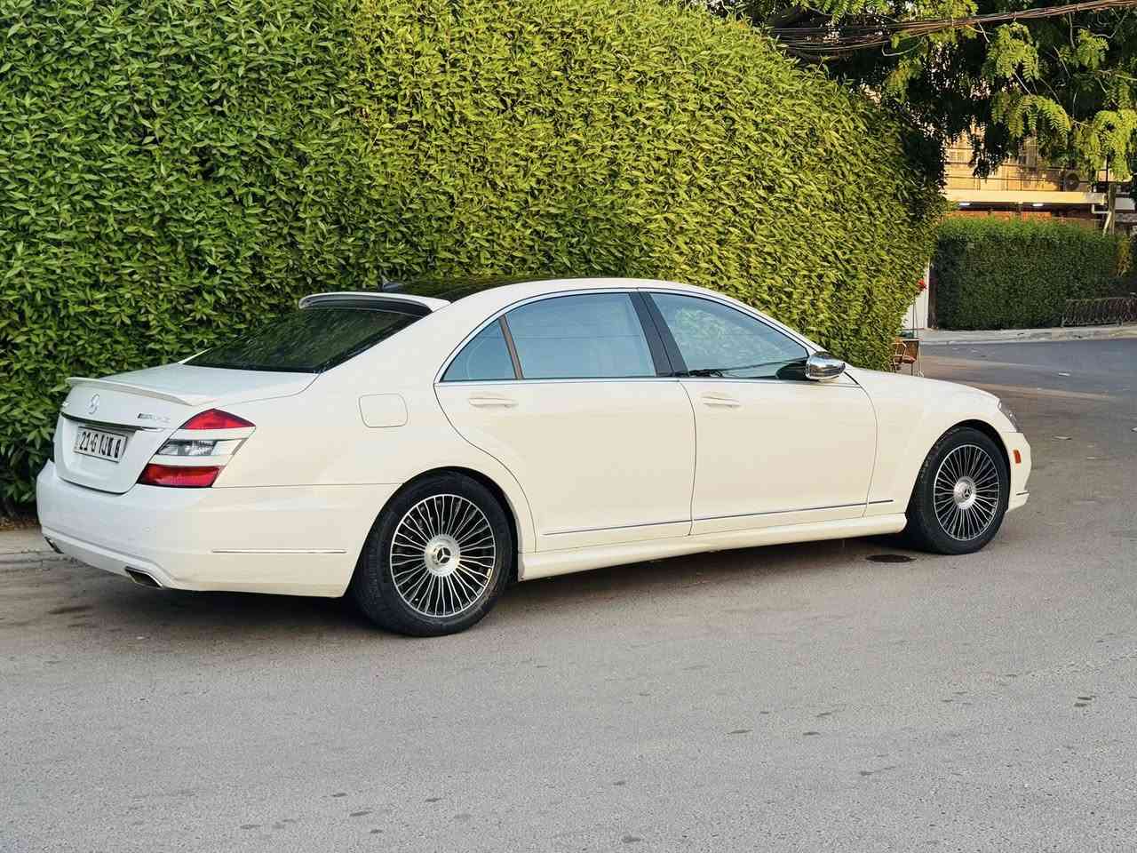 مارسدس S 2008 designo
للبيع او المراوس
محرك 8 سلندر 550 
وارد امريكي حادث سرقة ( صور الحادث مرفقة ) 
باب طويل بانوراما
داخل ابيض مميز و الصاج اسود لامع
الابواب الخلفيه بردات مع الجامه الخلفيه
رقم سليمانية شمالي 
ويل 18 تو سايز
السياره فول مواصفات 
نظام صوتي بلوتوث
المكان بغداد
السعر 228 و بيها مجال بسيط
للاتصال ***********
