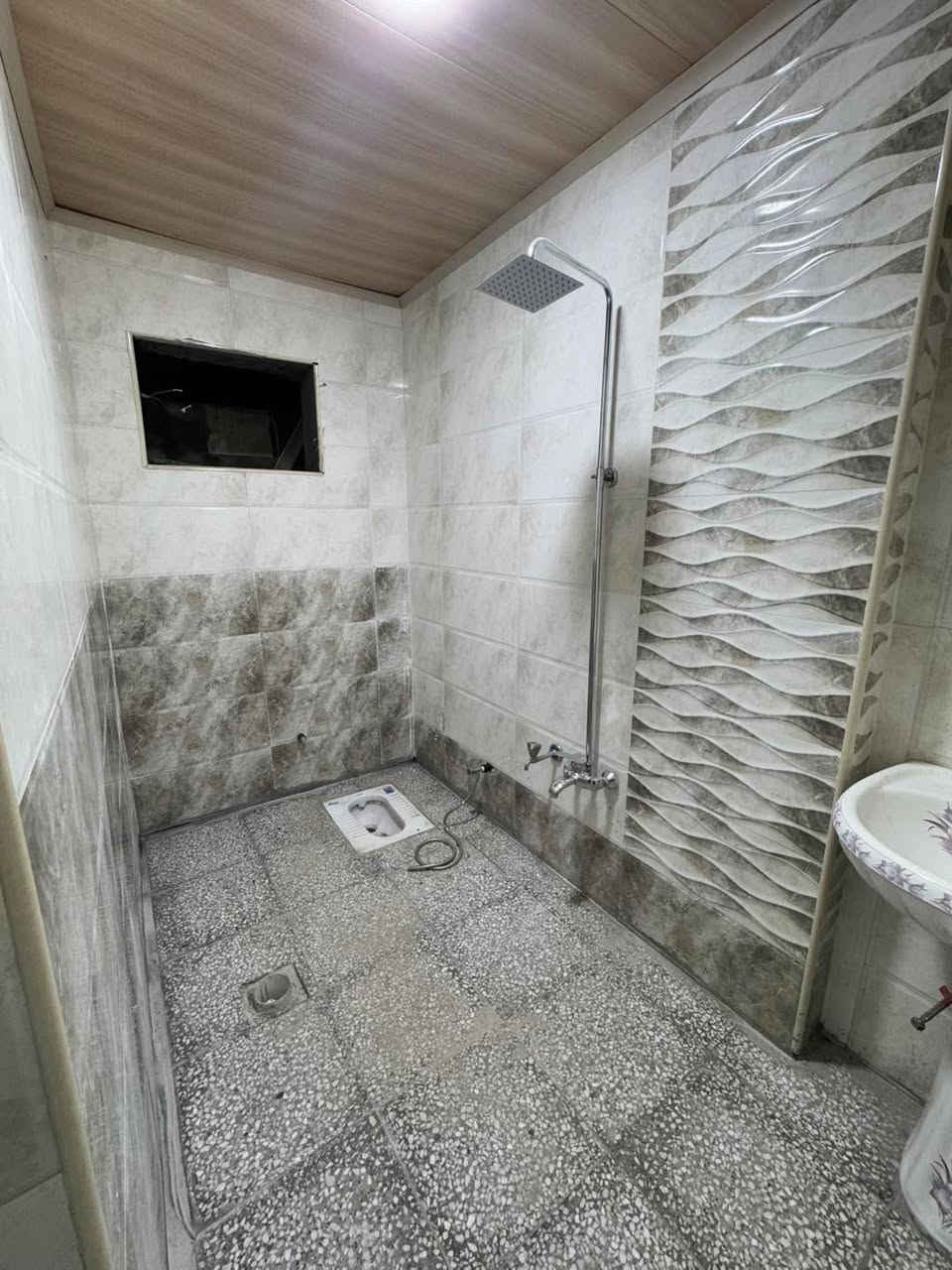 السلام عليكم 

عقار للبيع  في كرامه خلف #الضامن  قريب جدا من شارع 60 

المساحهه 100م الواجهه 5 والنزال 20 

بيت طابقين 

طابق الاول :مطبخ وكلدور وصاله وصحيات 
طابق الثاني : غرفتين نوم 

للاستفسار مراجعه مكتب الخضراء للعقار

***********
***********
