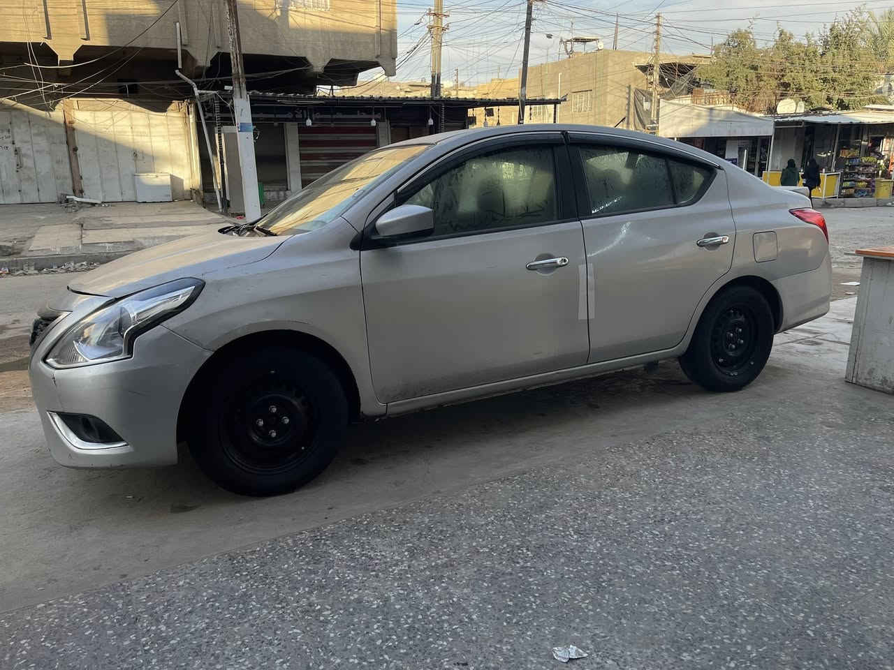 السلام وعليكم 
نيسان فيرسا 2019
مكينة 1600 SV
ماشية 90 
حادث 3 قطع مثل ما واضح بلسونار 
السيارة خير من الله ما ناقصها شي غير بس حساس تاير واحد واكف صدر + دبلات جديد باتري  تايرت جديد 
شاشة تحكم استيرن جام كهرباء كامرة
لايت ابيض ثلجي زنون
تبريد كير مكينة مكفول سيارة حلوة و بلعافية ع يأخذها
رقم بغداد بأسمي هزة جديدة تحويل ثاني يوم
مكاني بغداد _ العبيدي  
السعر 90$ 
***********
