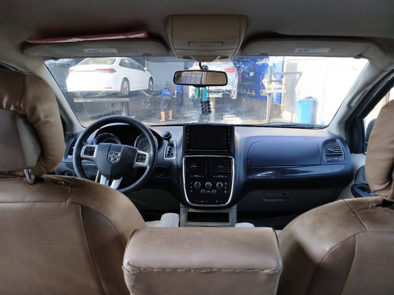 السلام عليكم 💸 السعر 141
دوج كرفان موديل 2013  
مابيها صبغ فقط رش بالجاملغ الأيمن اثر شخط
الدواخل خلفي وامامي نظيف
أبواب ميكانيك ويل 17
المرآة الجانبية هيتر
 الدواخل جلد وكامرة خلفية لون الدواخل بيجي ويل كب
السيارة بيها كشنات ثنين اضافية يعني السيارة 9 راكب ومناسبة جدا لأهل الخطوط والكليات
تشغيل عن بعد 
شاشة اصلي بلوتوث
كشنات بلع سياحي
3 قطع تبريد
دبل تحكم نظام اقتصادي بنزين (ايكو) 
السيارة بيها منظومة غاز
اللون شمباني
السنوية بأسمي الرقم أربيل انكليزي 
للتواصل اتصال فقط غير متواجد على الإنترنت وبالعافية على الياخذها📞*********** ابو علي☎️
