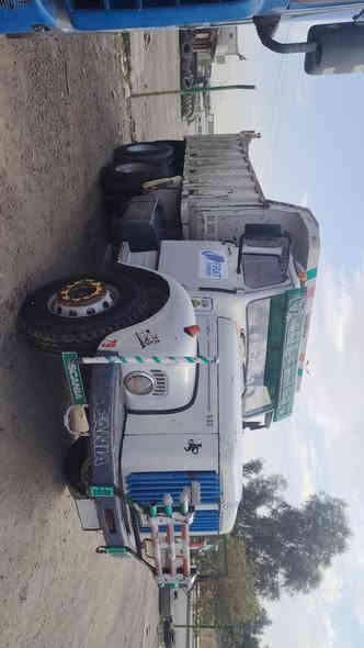 السلام عليكم سيارة ١١١ موديل ١٩٨٢ مجموعة خفيفه تمشي ١١٠ رقم وسونيه جديد مكينه بدون صرف وبدون نفخ سايس ٢٠ طخم تاير جديد باتريات جديد سيارة بأسمي شرط التحويل ***********
