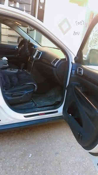 جيب لاريدو موديل 2012 رقم نينوى دولي انكليزي شرط التحويل الشرعي ابيعك نص فول السيارة شرط المحرك وكير بيها شبر بل باب بارد فقط السعر 182 وبيها مجال للاستفسار *********** ملاحظة اني مكلف بل نشر
