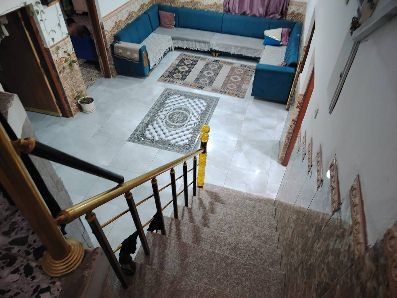 هاذا البيت للبيع في حي الإمام قرب المستوصف جدا عرض الشارع الرئسي ٣٠م والفرعي ١٠م البيت ثاني بيت عن الشارع الرئسي ابو وسيم صاحب البيت اي إستفسار هذا رقمي ***********

