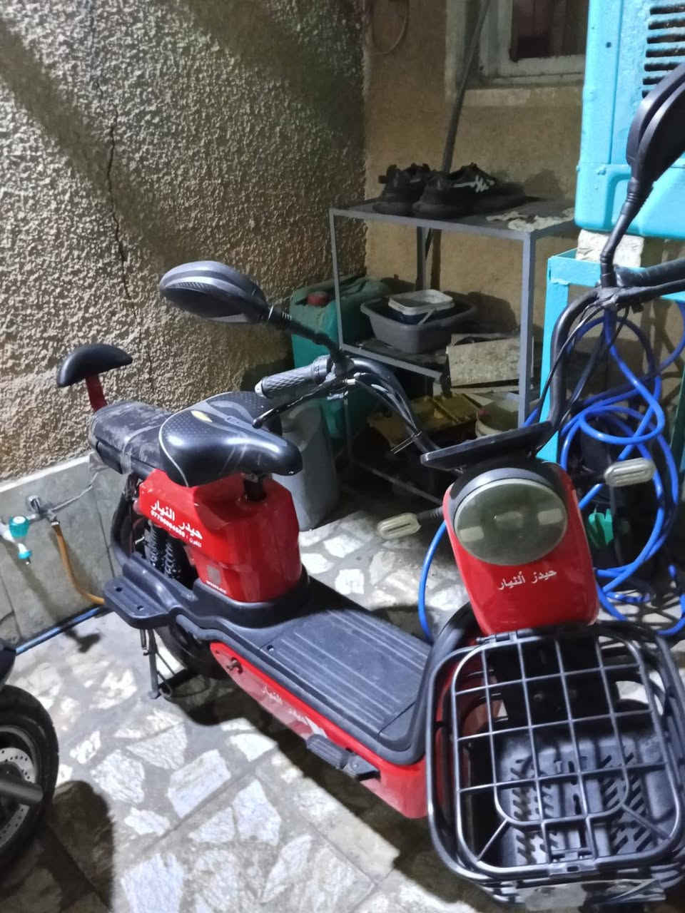 سلام عليكم عندي شحن لبيع حجم 20 4 بطاريات شغالةسعر 180 شعب شارع صحة ***********
