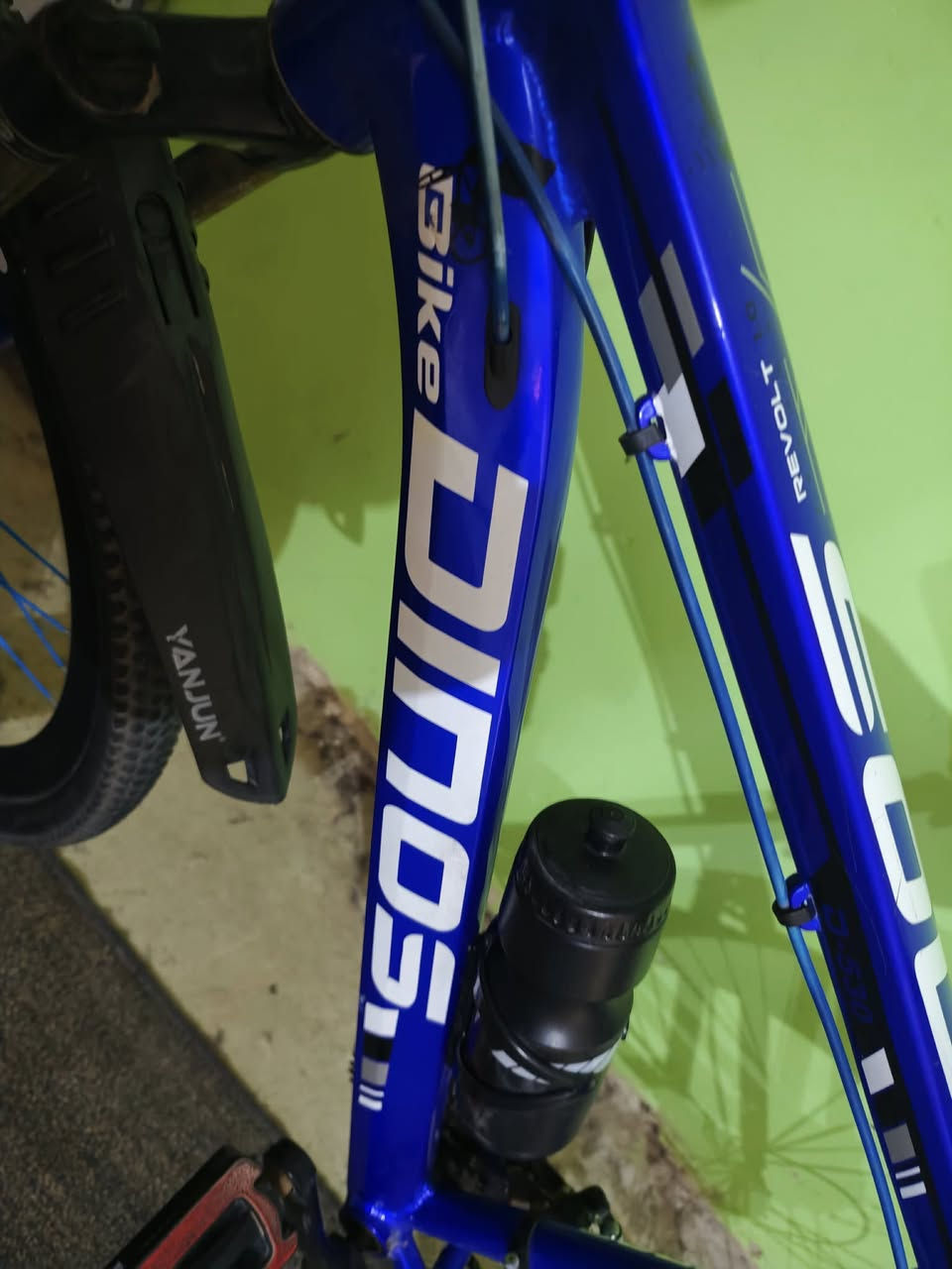 بايك جبلي ماركة داينوس حجم 29  المنيوم يتحمل وزن ثقيل دبلات امامي تحكم قفل وفتح كير امامي 3,سرعات كير خلفي 7 سرعات بريك دسك مقعد طبي 
السعر 150 للعلم ماخذه ب250
العنوان بغداد / حي الإعلام قرب تقاطع درويش 
للاستفسار / *********** واتساب
