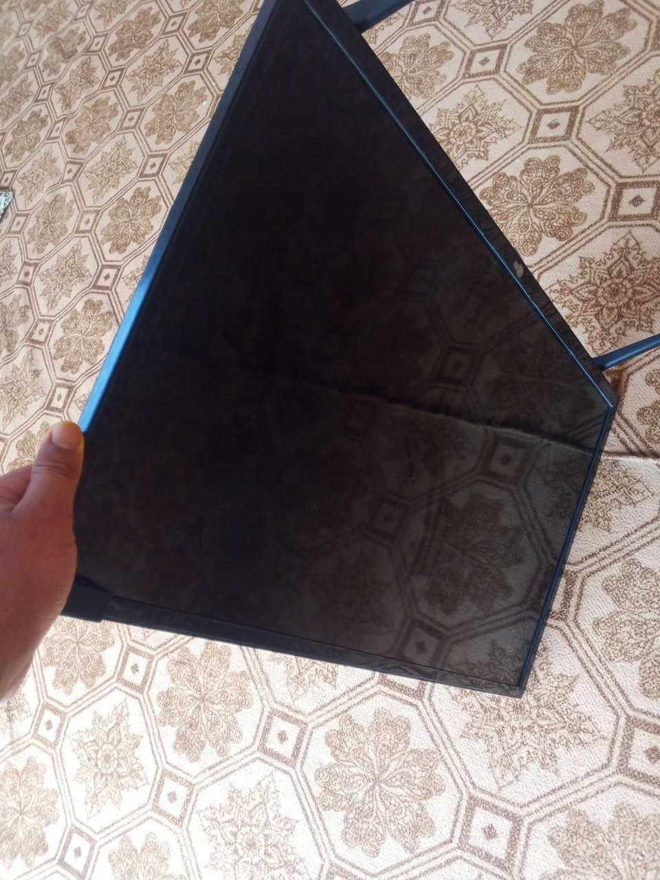 السلام عليكم بلازمه حجم 32 بدون نت اي عطل مابيها نضيفه السعر 65 وبيها مجال ***********
