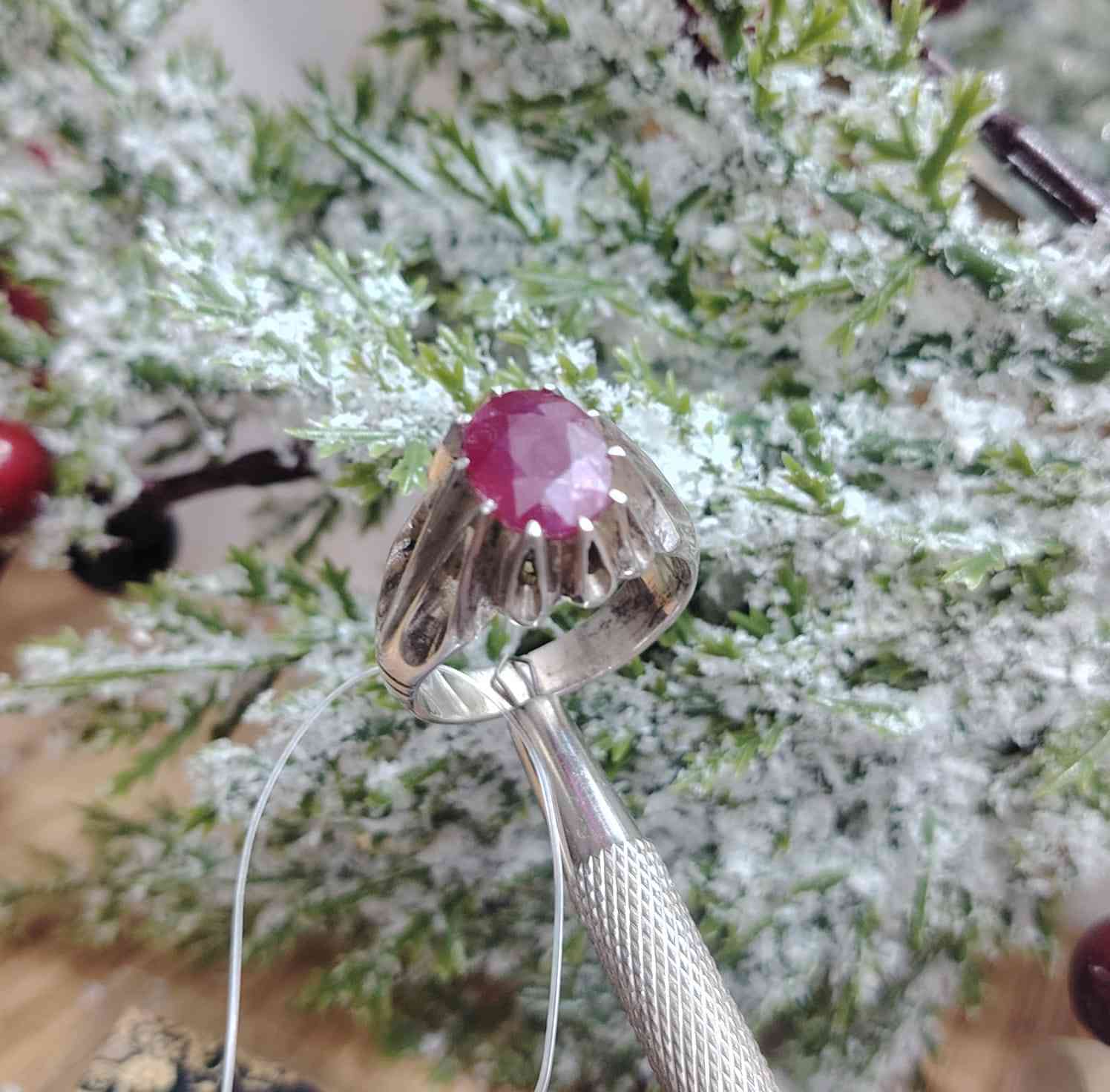 خاتم من الياقوت الافريقي الطبيعي فرط الرمان
صياغة ثقيلة وجميله فضه عيار ٩٢٥
مع شهادة المنشأ وضمان الخاتم الاصلي
يوجد توصيل الى جميع المحافظات
التواصل ع الخاص او ع الواتساب ***********
