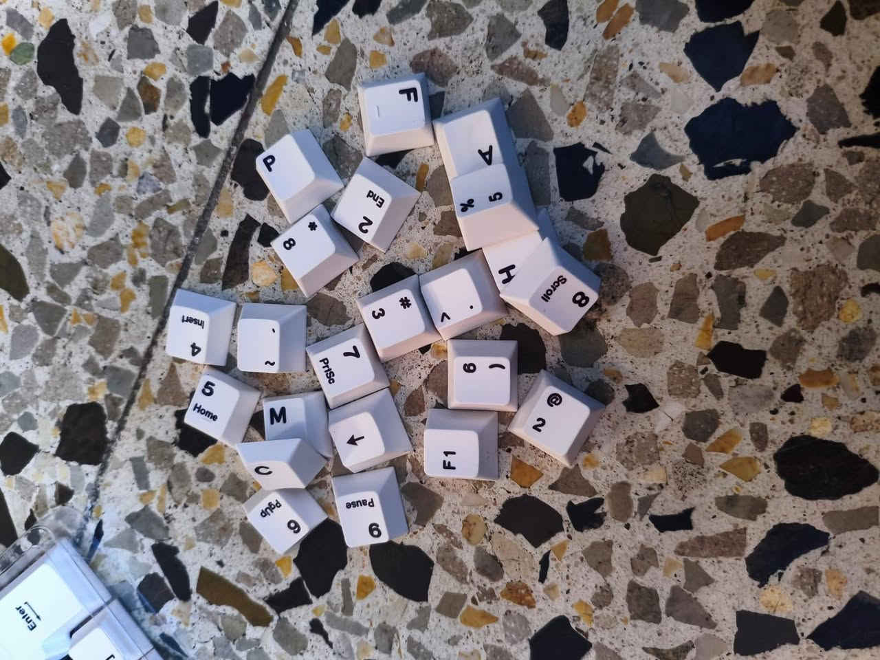 كيبورد بس حرف جيم بي عطل موضح بصورة كلهن 13 مع توصيل


**إذا كنت صاحب هذا الإعلان وتريد حذفه لأي سبب، رجاءا أرسل رسالة إلى الدعم الفني**