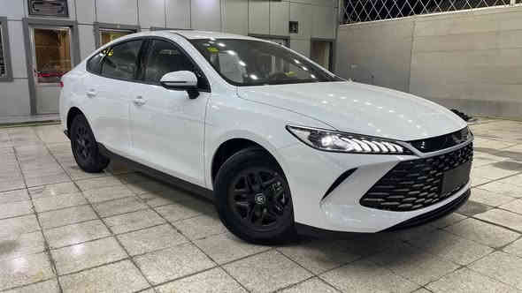 السلام عليكم 
السيارة كفالة عامة بعدها على وضع الشركة شخط مابيهه
مرقم وبسمي  بغداد

السعر (   ١٨٤٠٠ ) عراقي

العنوان بغداد الكرخ 
***********
