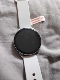 ساعة سمارت • بدون شاحن • مع التوصيل