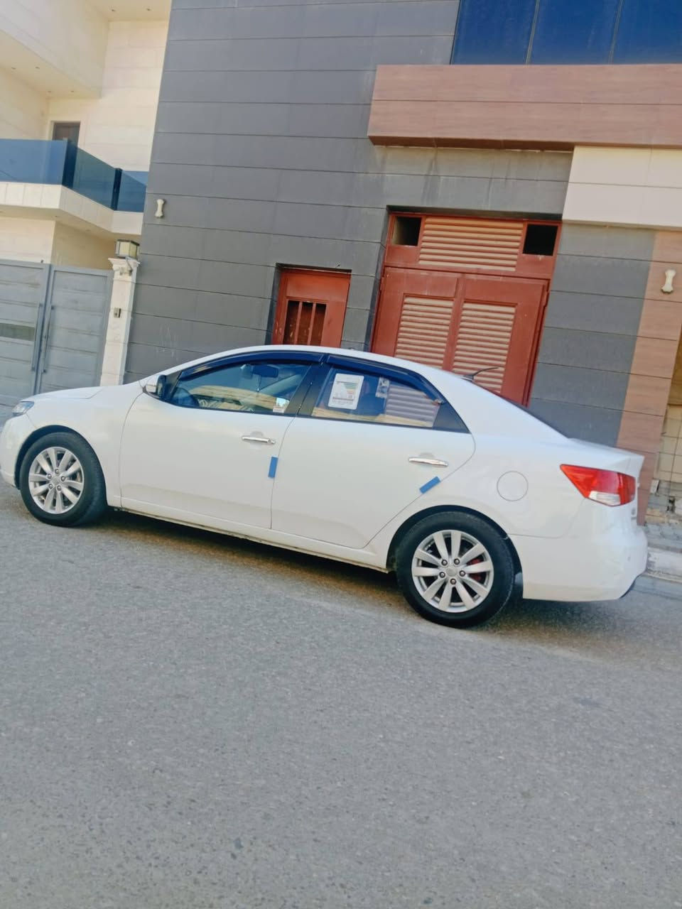 . السلام عليكم سيراتو للبيع موديل 2013وارد خليجي كفاله عن الضربه والتبديل مكينه كير كفاله حجم المكينه 1600 تخم تاير حداديه تبريد ثلج  بسمي تحويل مباشر العنوان  كربلاء السعر.   95. بيها مجال رقم *********** الهاتف
