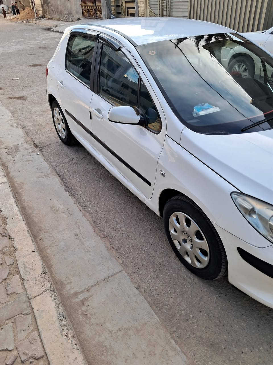 السلام عليكم بيجو 307 موديل 2006 رقم بغداد دولي السياره بأسمي السياره ع البلاد كير وكهربائيات ممتازه تدفئه وتبريد شغالات  كاميرا اماميه وكاميرا خلفيه  وشاشه ممتازه سياره جاهزه السعر 60
العنوان بغداد المحموديه 
الاتصال على الرقم  *********** بيه واتساب
