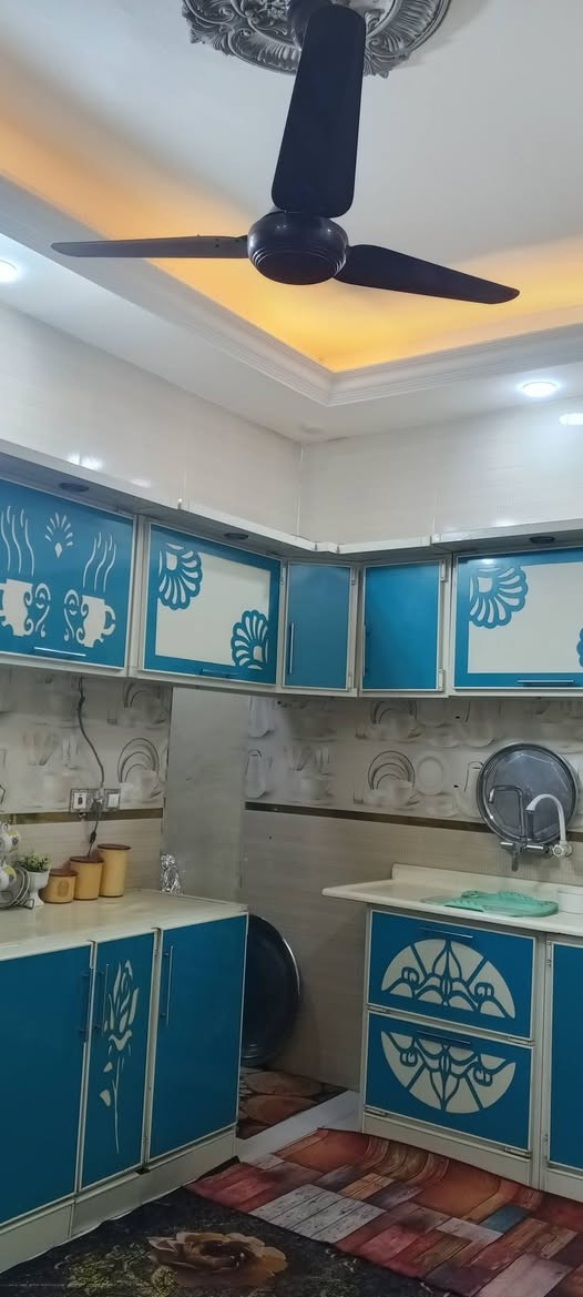 دار للبيع المساحة 180متر غرفتين وصاله واستقبال مطبخ حار وبارد صحيات داخليه وخارجيه العنوان اطويريج الحولي خلف حلويات ابو سلام زراعي سند 25 بستان اقلوم السعر95 للاستفسار اتصل ***********
