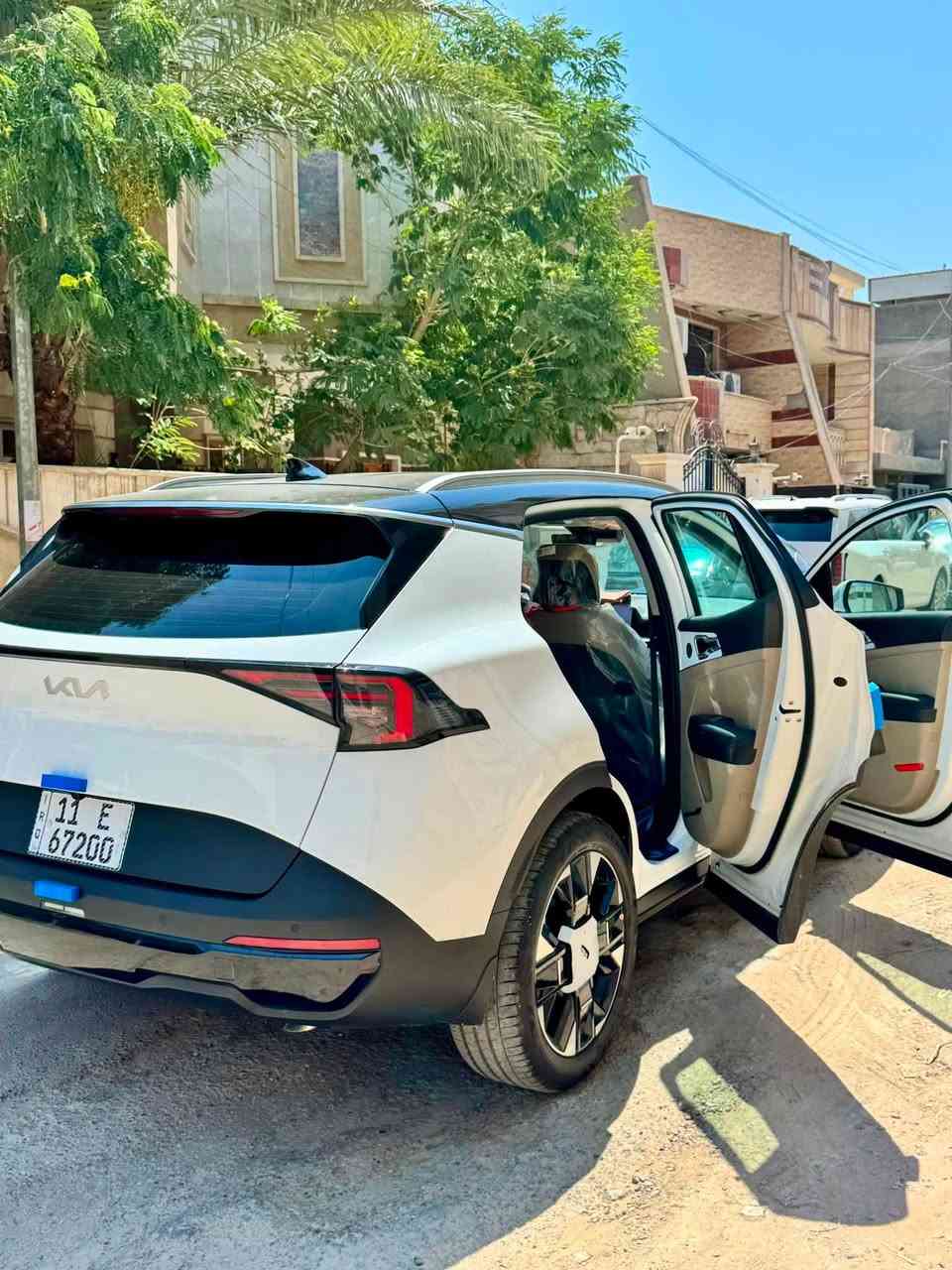 كيا سبورتج KIA Sportage
( فول عدى بانورامه )  ‼️‼️‼️‼️
المواصفات العامة:
🚗 الموديل: 2026 خليجي
أبرز المواصفات:

•السياره ماشيه 7000 الف km

• دخول ذكي

• قماره سوداء لمعة PDF 

• تشغيل عن بُعد

• مقاعد فول تحكمً

• مقاعد أمامية كهربائية

• تدفئة للمقاعد الأمامية

• شاشة عدادات رقمية متصلة مباشر ايكلود بدون كيبل

• شاشة وسطية تعمل باللمس

• Apple CarPlay

• شاشة لمس للتحكم بالتبريد

• تبريد مناخين

• صندوق خلفي كهربائي

• سايد بريك كهربائي

• أوتو هولد

• درايف مود

• مانع انزلاق ESP

• نظام نزول المنحدرات

 • حساسات أمامية وخلفية من كل جهات

• 6 إيرباك

• ISOFIX لتثبيت مقاعد الأطفال

• تحكم كامل من الستيرن

• أوامر صوتية

• مصابيح أمامية زينون

• إضاءة نهارية LED

• مرايا كهربائية 

• إطارات حجم 20 إنش

•رقم بغداد شي مميز نصبتهه حلوه

 السعر 250

ملاحضات مذكوره في الصوره فقط هذني اساسآ ملاحضه جدآ بسيطه رجاء اذا مو شراي لا تتصل اساسآ خليك واتفرج 

•مكاني بغداد/زيونه

•الاستفسار / ***********
