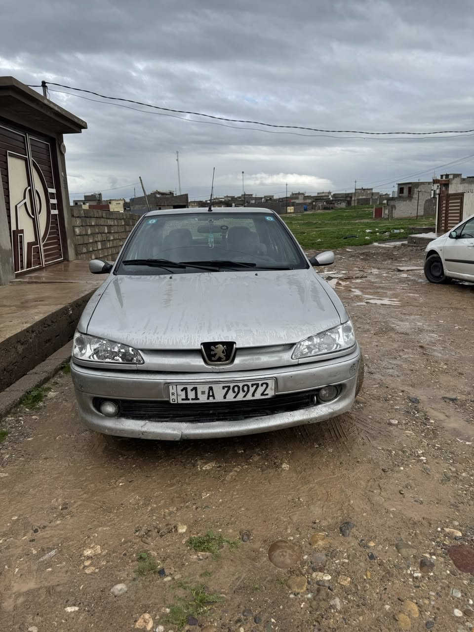 السلام عليكم من رخصة اخوتي 

بيجو  للبيع ٣٠٦  ٢٠٠٢ 

كير مكينة شرط السيارة بأسمي تحويل ثاني يوم هزه
وسنويه ولوحات كله جديده 

 بدون حادث وصبغ بيها جراد مثل موضح أمامكم بلصور

طخم امامي خلفي جديد  فريز تبريد جديد راديتر تدفئه جديد السياره خير من الله  

السعر ٤٠ وبيها مجال بسيط 

للستفسار والتواصل *********** 
***********
