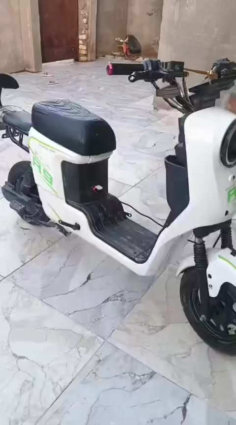 السلام عليكم دراجه شحن R9موديل 25 بطارياته صار20يوم من بدلتهن سعره رايده 350ةبيه مجال مكاني بصره 5ميل قرب جسر الكزيزه  ولدراجه مكفوله


**إذا كنت صاحب هذا الإعلان وتريد حذفه لأي سبب، رجاءا أرسل رسالة إلى الدعم الفني**