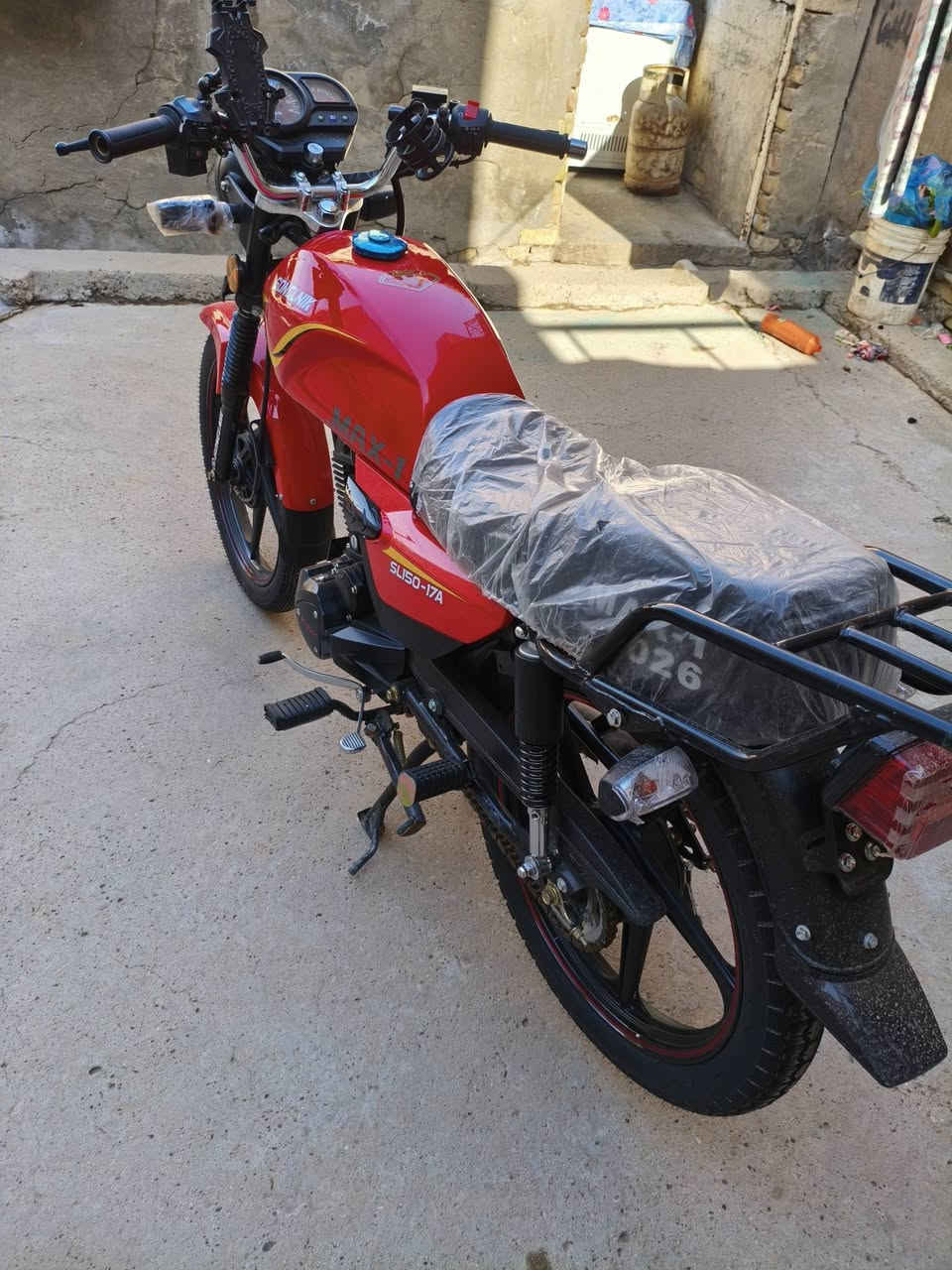 السلام عليكم 
دراجه سولنك ماكس محرك 150 موديل 2026
دراجه جديده كفاله عامه اوراق سكنر 
حله مركز مدينه 
الاتصال ***********
