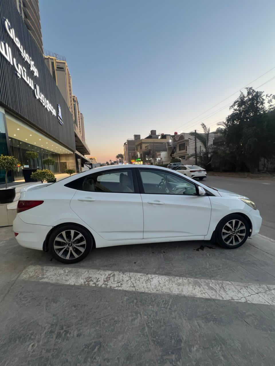 السلام عليكم اكسنت خليجي 2016 فول رقم بغداد باسمي تحويل ثاني يوم سيارة جاهزة كير مكينة تبريد مكفوله ماشية 164 ألف كيلو 
بيهة صبغ 3 قطع موضحه بالصور أماكن الصبغ  *********** للاستفسار اتصل عالرقم مكلف بالنش 
رايده ب 103 وبيه مجال للطيبين
