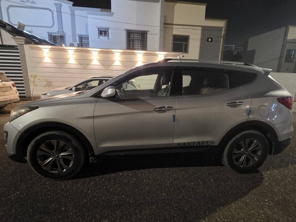 للبيع او المراوس
سيارة هونداي Santa Fe Sport موديل 2013 وارد امريكي لون سلڤري 
محرك GDI سعة 2.4 لتر 
رقم بغداد الانگليزي الجديد وسنوية ما ساقطة  
نظام الدفع الرباعي 
تحكم ستيرن كامل
شاشة اندرويد
كاميرا خلفية
ثلاث انظمة قيادة normal , sport , comfort
الوضع الاقتصادي ECO
تبريد تدفئة شغالات
تخم تاير جديد
باتري جديد
● السيارة ضررها بامريكا باب السايق مبدل ونص الباب الخلفي .
●السعر 138 وبيها مجال حگ الجية 
● مكان السيارة نجف
نزل السيارة الي عندك ونتواصل
للتواصل *********** النجف, العراق
