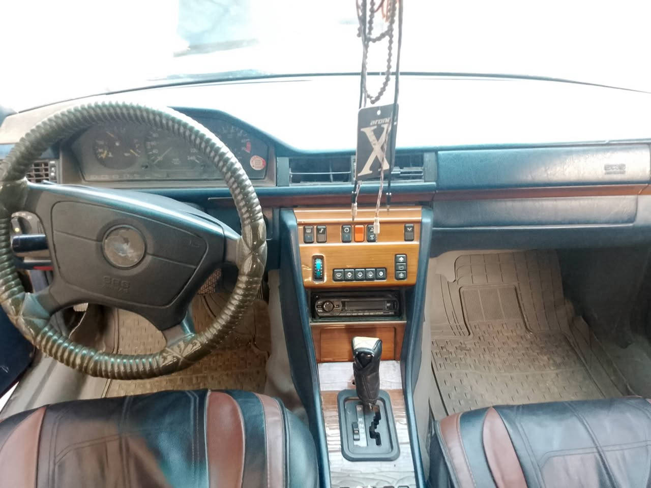 سلام عليكم ورحمه الله وبركاته سياره مرسيدس دب للبيع رقم بغداد سنويه 28 محرك fit في في تي محرك كير مكفولات تخم تاير سياره حلوه كاعده مكان ديالى بلدروز رقم للتواصل ***********
