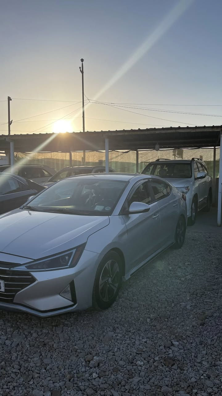 السلام عليكم
النترا موديل 2020
السياره بحاله ممتازه مناقصها ولا برغي 
كير محرك نضيف 
ألم السياره بدون قطره صبغ فقط تبديل باب السايق بلادي نفس اللون ،
نقطه عمياء 
رادارات 
كامره دواره 
الشكل الجديد
تايرات جديده 
صدر حداديه بشرط 
السعر : 130 وبيها مجال 
العنوان : الرمادي 📍
للأستفسار :***********
