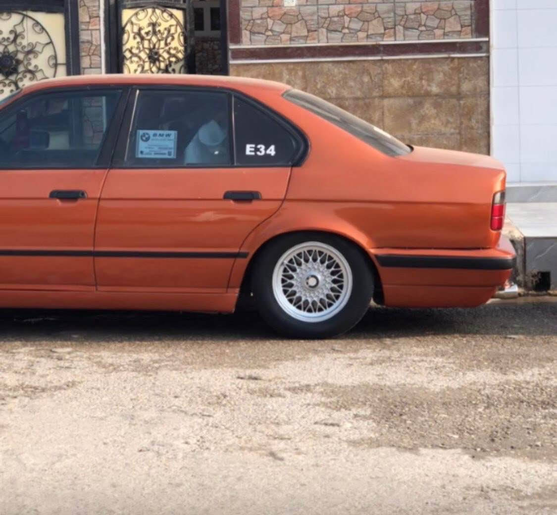 بی ام ١٩٩٥ فوول بەس گێڕ عادی 
٤ جام کارەبا 
ناو فۆڕمیکا 
دەبلی ئێڕباگ
تەبریت سارد و گەرم 
هەموو شتی نوێیە بەس ڕەقم باریک نیە
گێڕ و مەکینە بەشەرت 
لیدران بەس دواوی بە عەستەم لیدرانکی زۆر خەفیفی هەیە *********** أربيل, العراق
