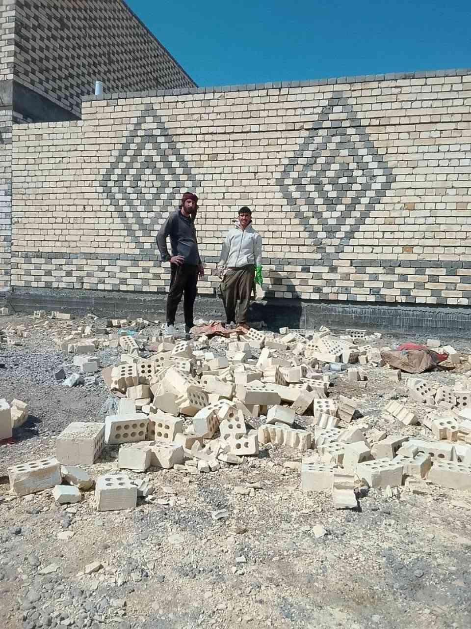 كادر بناء 🧱
ابو عباس الدايمي🙆
شغل درجه اولى 🙅
مساطر شاهون  📐📏
وزن للبيت رش البناء☄️☄️
 تنظيف الموقع📌
 المصداقيه بال
كلام🤫
 الشغل المي يعجبك لا تنطي لو الف💵💴
 احفظ رقمي يجي يوم تحتاجني📱📱***********/📱
  🤪***********
