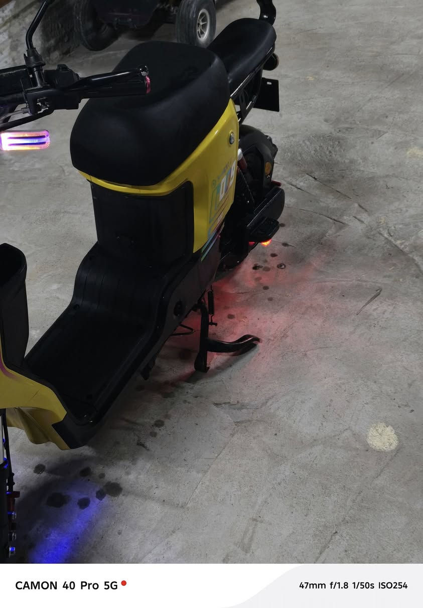 سلام عليكم درجة شحن للبيع 009 دراجة نضيف كلش خمس بطاريات ملف 2000 تمشي 60 بل ويز اشاير يمن يسار لايت اليدي شاشة بصمة تشغيل عن بعد بريكات أمي خلفي دسك الدراجة معروضة ب 400 مكاني حي الجهاد رقم التواصل ***********
