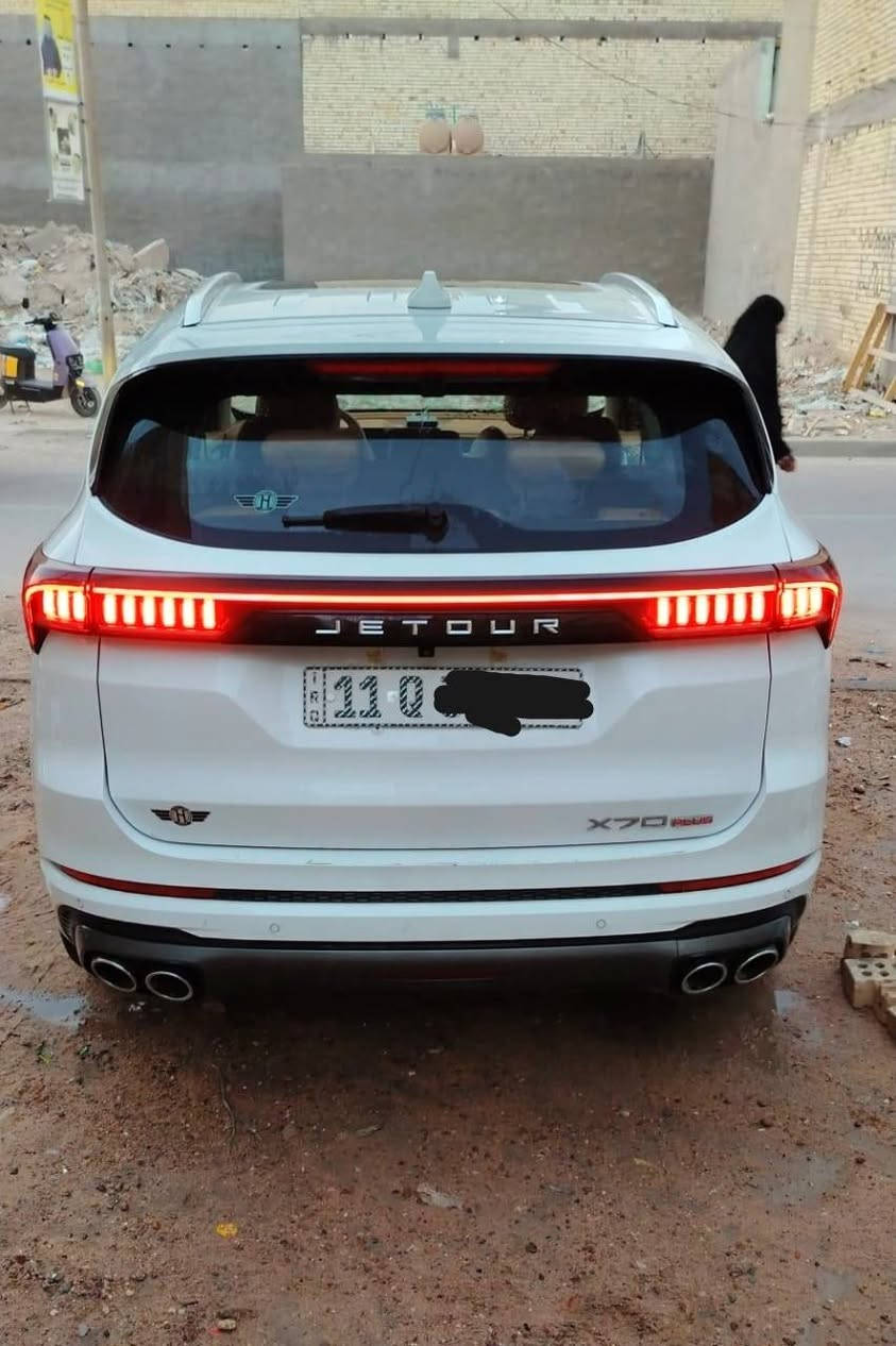 #جيتور x70 PLUS 2025 لون ابيض نضيفه جدا
رقم بغداد بسمي تحويل ثاني يوم
ماشية. ١٣ الف 
بانوراما
كشنات جلد + تدفئه تبريد + خزن + كهرباء
صندوق كهربائي 
حساسات امامي خلفي 
رادار جانبي 
محرك 16 توربو 
گير 7 نمر 
اضويه زنون متحرك 
داخل ليد بالكامل 
اضويه ترحيب 
تحكمات ستيرن
ويل حجم 20
5 كامرات + كامره 360 
7 راكب 
3 وضعيات قياده 
اكروز سرعه 
شفتات 
بصمات 2
Auto hold
هاند بريك كهربائي 
داخل مشمشي 
السياره بيهه فقط طخه صغيره مال عربانه اول متفتح باب سايق جوه صايره والسياره مكفوله من الدعاميه للدعاميه السياره  على حالة الوكالة 
سعر السياره 27  مليون بيهه مجال قليل
العنوان بغداد زعفرانية
***********
