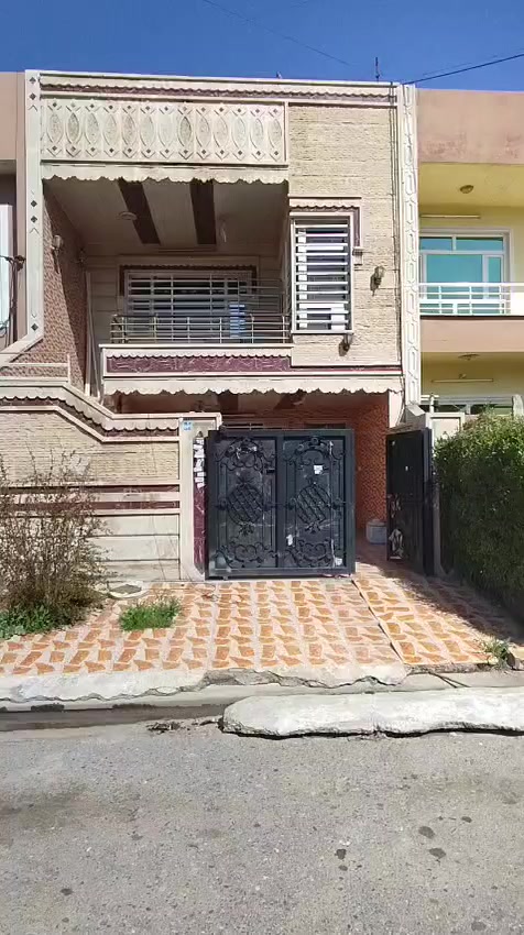 بيت للايجار منطقة فرمان بران 
قاطع كلاويش مقابل سوق فرمان بران 
مساحه 125م طابقين دستور سليماني 
يتكون مطبخ صاله غرفه نوم حمامات 
طابق ثاني غرفتين نوم حمامات سويت 
السعر 400الف
الاتصال ع رقم ***********
