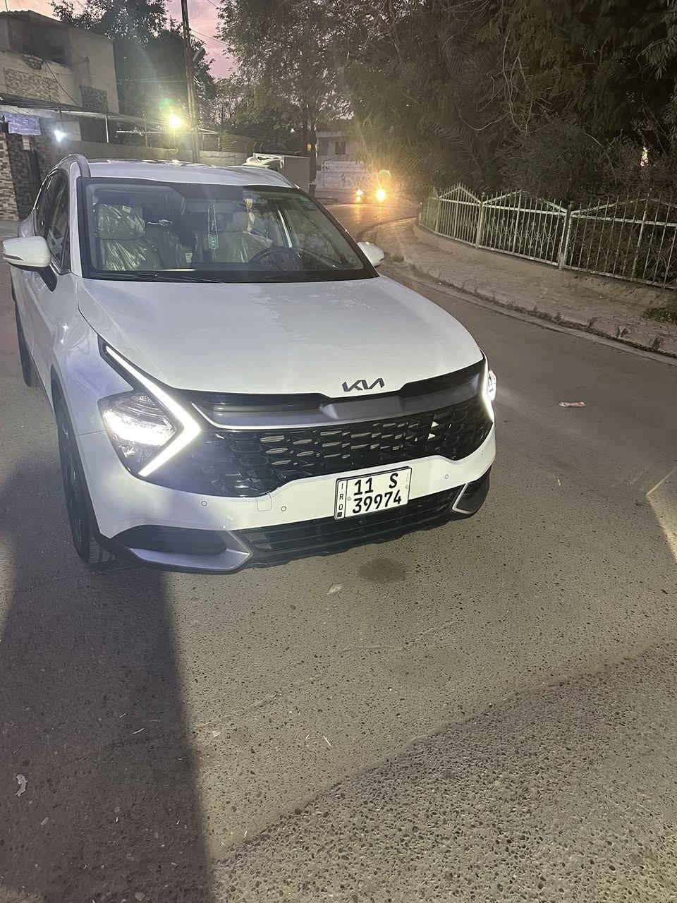 السلام عليكم سبورتج للبيع موديل 23 خليجي كفالة عامة مواصفات بصمة  تشغيل ع بعد بصمة ابواب مري شفط اشاير مري لد امامي خلفي بعد هواي مواصفات السيارة ماشية 28 تحويل مباشر موبايل ***********      أو *********** عنوان بغداد السعر 210 ويها مجال بسيط
