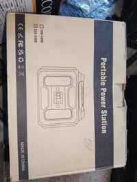 بور بنك بي منفذ كهرباء هذه محطة طاقة محمولة (Portable Power Station) ت...