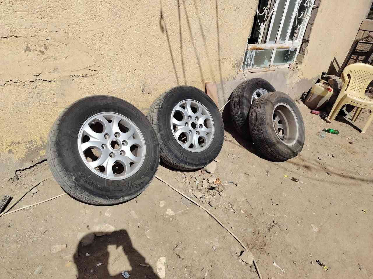 وياله وتخم تاير انضاف وسوبايه ناصيه العنوان الديوانيه السنيه *********** السعر الوياله قفل ١٥٠ وياه التايرات والسوبايه 80
