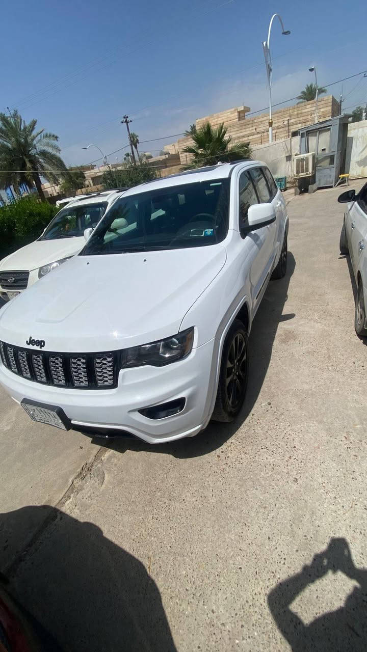 السلام عليكم 
جيب بلاك توب 2019 وارد امريكي صور الحادث والسونار مرفقه بلصور
ماشيه 146 الف كيلو متر مو ميل
موصفاته معروفه وموضحه بلصور
السيارة جاهزه متصرف عليه ربع دينار 
سيارة جديده وممتعوبه مال بيت 
سعره 245 والسعر قابل للتفاوض 
عنوان السيارة صلاح الدين قضاء بلد
***********
