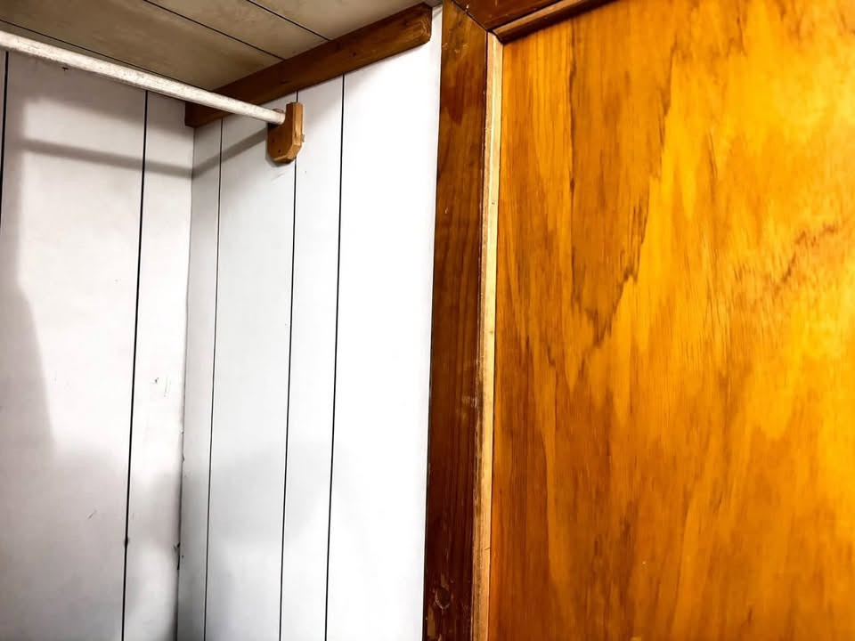 السلام عليكم عندي غرفة نوم صاج اصلي داخلها مبطن ابيض كنتور ٦ ابواب مع ميز تواليت و زاويه و جربايه و ٢ كومدي جانبي سعر البيع 750 وبيها مجال

التواصل / ***********
