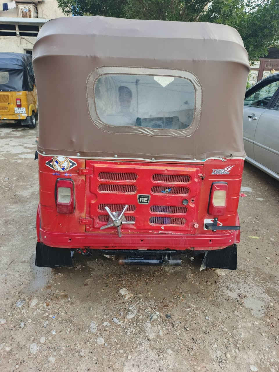 السلام عليكم تكتك للبيع ارقام سنويه باسمي بها بالضربه بال 5 750 موديل 18 بغداد البنوك ***********
