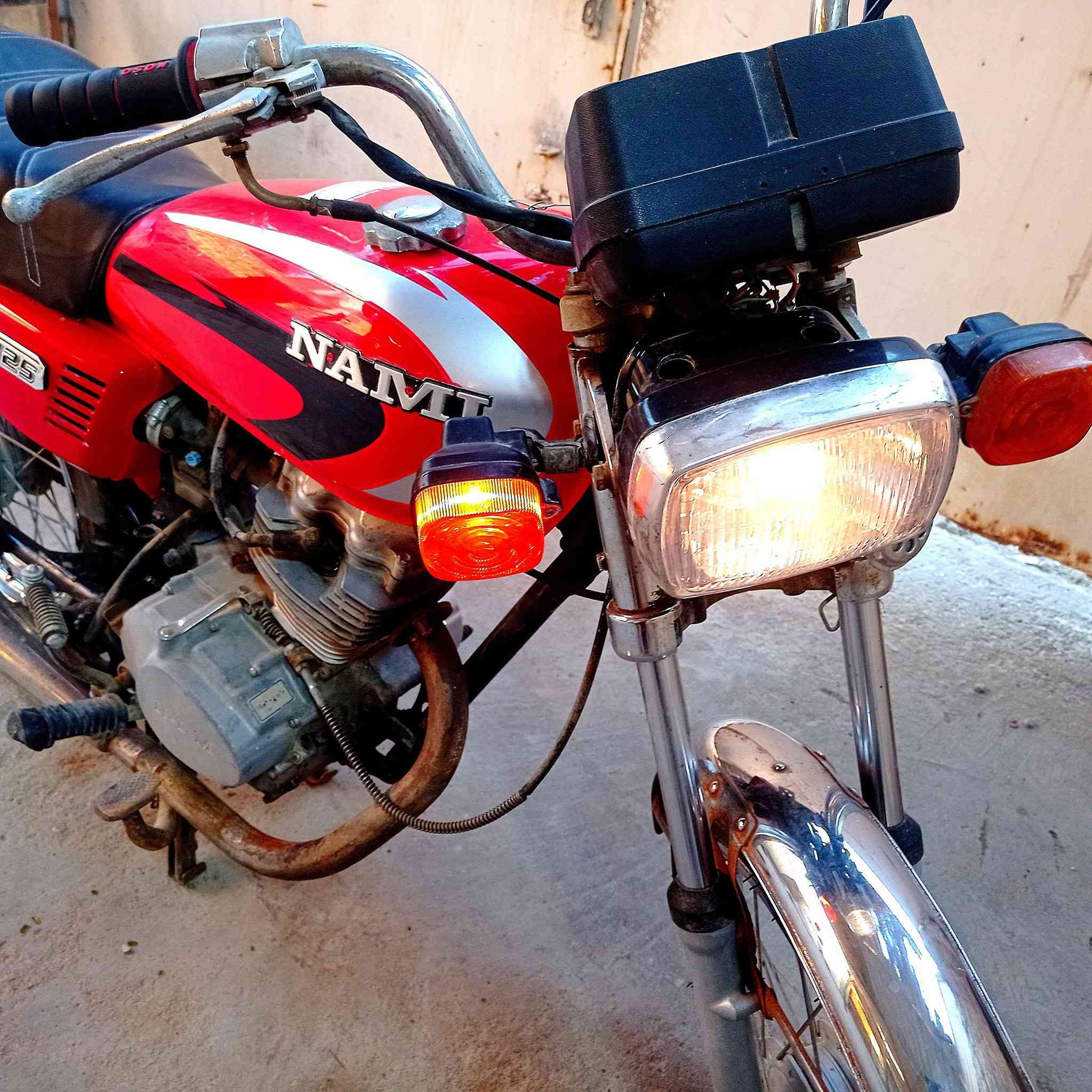 السلام عليم 
راجة ناما ايراني 2013اوراق كامله وكيل سيد جعفر  نظيفه مثل ما واضحه بالصور كهربائيات كلها شغاله  
السعر 750الف 
الشراي يجي خاص


**إذا كنت صاحب هذا الإعلان وتريد حذفه لأي سبب، رجاءا أرسل رسالة إلى الدعم الفني**