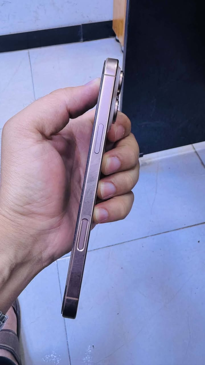 سلام عليكم
16 pro max
ذاكرة 512 
لون ذهبي 
نظافة 100% 
بدون اي شخط مثل الجديد
مع شاحن فقط 
بطارية 93
دورات 360
للبيع مليون و٤٥٠ 
مكاني بغداد الغزالية


**إذا كنت صاحب هذا الإعلان وتريد حذفه لأي سبب، رجاءا أرسل رسالة إلى الدعم الفني**