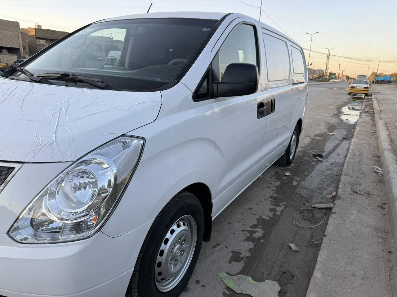 سلام عليكم للبيع ستاركس فان موديل 2013 رقم سليمانيه الجديد سياره كامله من جميع النواحي كير مكينه جديد تبريد ثلج صدر امامي خلفي جديد تخم تاير جديد دوشمه وكاعيه جديد سياره جاهزه كبل لشارع مكاني بغداد السعر 130$ رقم *********** خط+ واتساب
