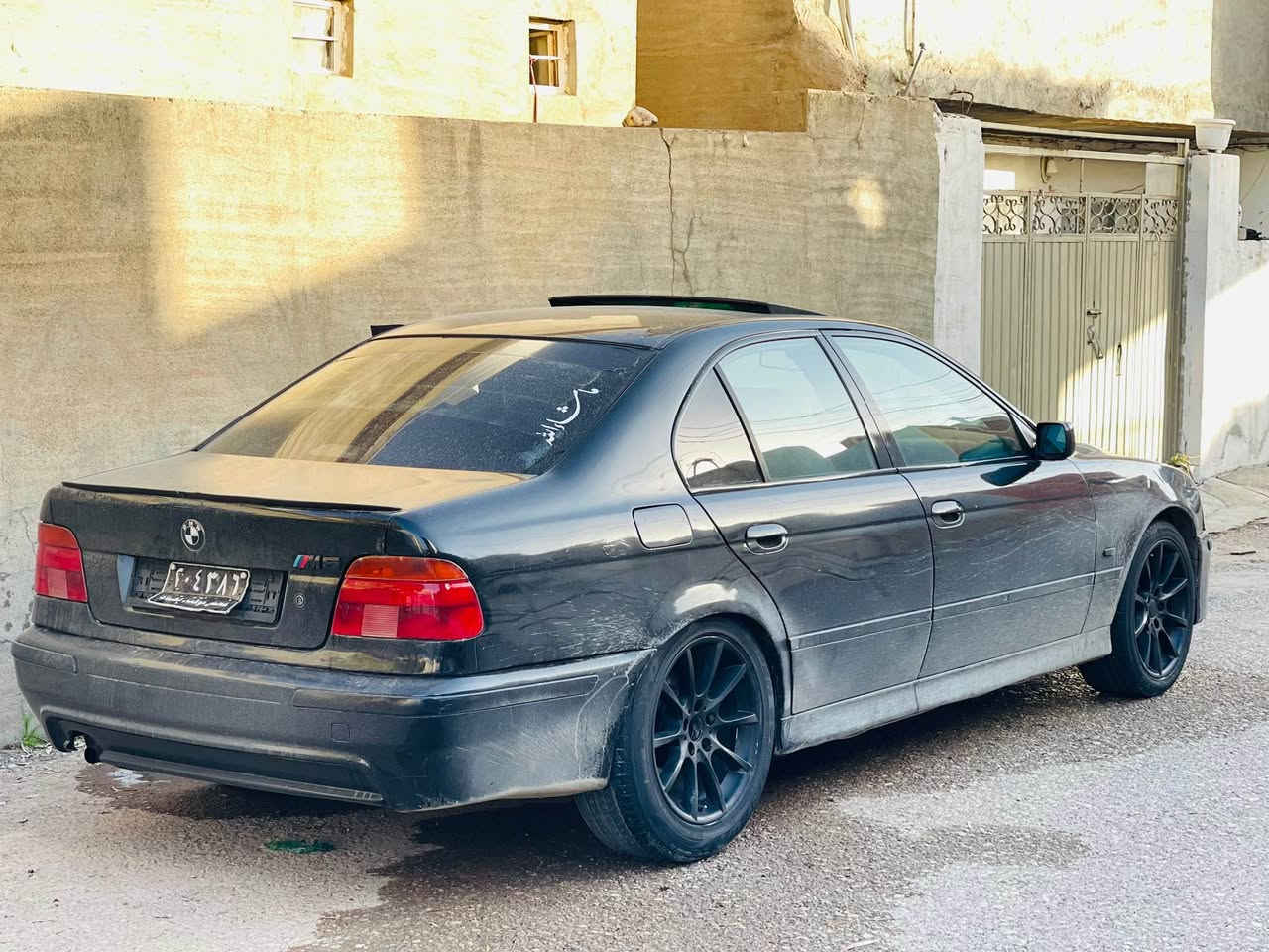BMW Saqar
مەکینە 528
مۆدیل 2002 فولە بەس گێڕ عادی 
گێڕو مەکینەو کارەبای و ئەکسل بەشەرت هەڵمی دەمی نیە
ماشااللە زۆر زۆر پاک و جایزە
دەعمو لێدرانی نیە
ڕۆنی تازە گۆڕاوە
تەبرید ساردو گەرم
 ناو فۆڕمیگا 
کوشن هیتەر . کارەبای 
مەنەفێست 
موسو براوە بەشەرت
دەبڵ دیجیتاڵ
تەعدیل سورعە
سڵایت .
ABS 
دەبڵ ئێرباک
پێشو دوا سپۆرت
لایت ئەڵقە
ئاوێنە کارەبای
چوارجام کارەبا
ناوی لەدەر جوانترە
ماشااللە زۆر زۆر بە قوەتە
$46گەلاو مەعامەلە
شوێن دەربەندیخان
*********** دار بنديهكان, السليمانية
