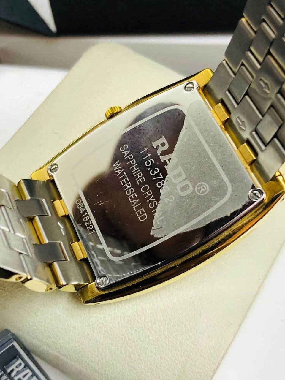 ساعة رادو  ( RADO) فلورنس      
سويسري اصلي سلم   
تغليف ذهب الحجم XL       
لوك غير مستعملة 
مع العلبة الأصلية والكرنتي  
للاتصال ***********
