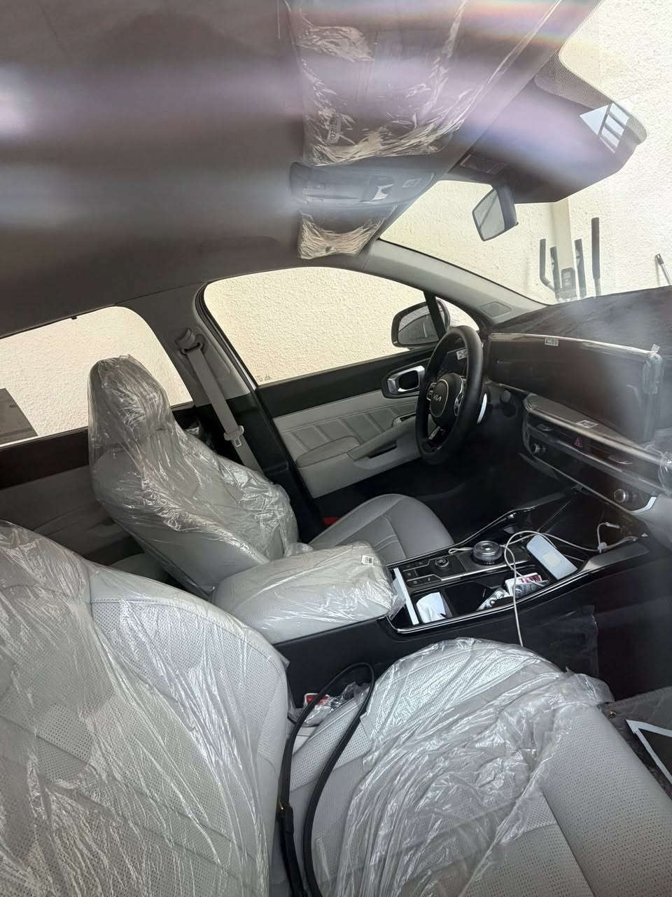 سلام عليكم
سورنتو ٢٠٢٥ 
فول ١/١ ماعدا البانوراما 
 (داتا شو / كشنات جلد ) وباقي المواصفات معروفه 
 
ماشيه ٦٠٠٠ 🔥
للتواصل ***********
