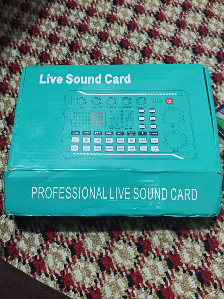 سلام عليكم اخوان🎙️ كرت صوت F998 لايف ساوند كارد 🎙️
كرت صوت ممتاز للبث المباشر، اليوتيوب، التيك توك، الجيمينگ، والغناء 🎧
يدعم مؤثرات صوتية هواي وحلوة، وتكدر تتحكم بالصوت بسهولة.
🔹 بيه مؤثرات جاهزة (ضحك، تصفيق، أصوات… إلخ)
🔹 تحكم بالباس، الميد، والتربل
🔹 بيه إيكو وكاراوكي
🔹 يشتغل على الموبايل والكمبيوتر
🔹 مناسب للبث، تسجيل، ستريمنگ، وحتى الغناء
🔹 بطارية داخلية + شحن USB
🔹 يدعم البلوتوث
📦 الحالة: نظيف / شبه جديد
📍 السعر: ( السعر 30 مع التوصيل) حلة, بابل


**إذا كنت صاحب هذا الإعلان وتريد حذفه لأي سبب، رجاءا أرسل رسالة إلى الدعم الفني**