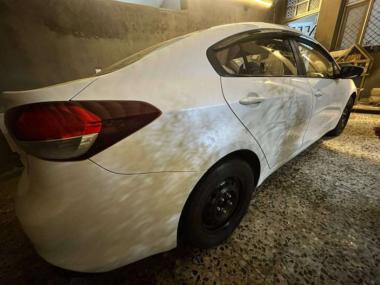 سيراتو 2017 خليجي 
مواصفات اعتياديه السياره جديده وما ماشيه 
رقم اربيل الجديد تحويل او وكاله محرك دوش 1600 
مكاني بغداد زعفرانيه للاستفسار *********** 
السعر 133 وبيها مجال نشاء الله
